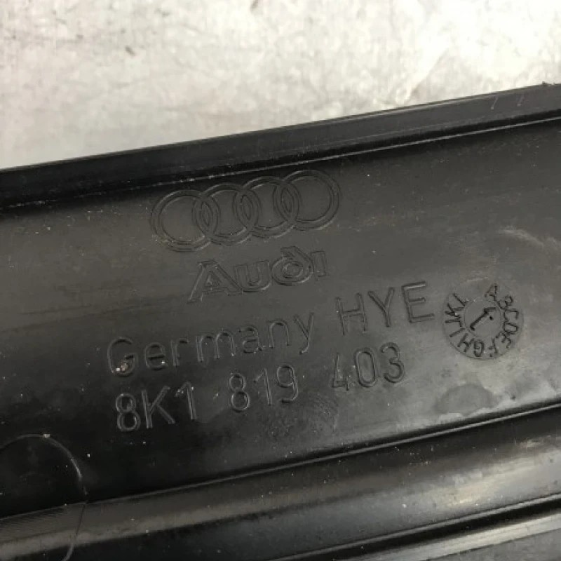 Grila stergatoare / Audi A4 B8 facelift 2013 / Caroserie, oglinzi si faruri