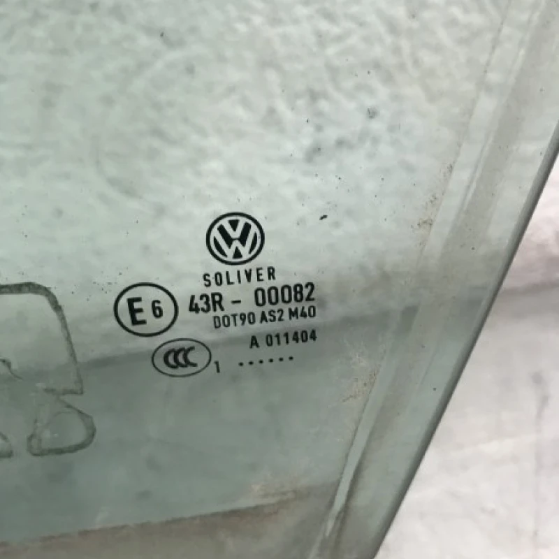 Geam stanga fata / Volkswagen Passat B7 2011 / Caroserie, oglinzi si faruri