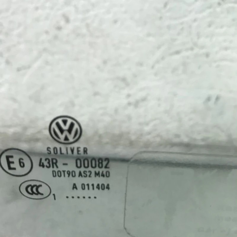 Geam dreapta fata / Volkswagen Passat B7 2011 / Caroserie, oglinzi si faruri