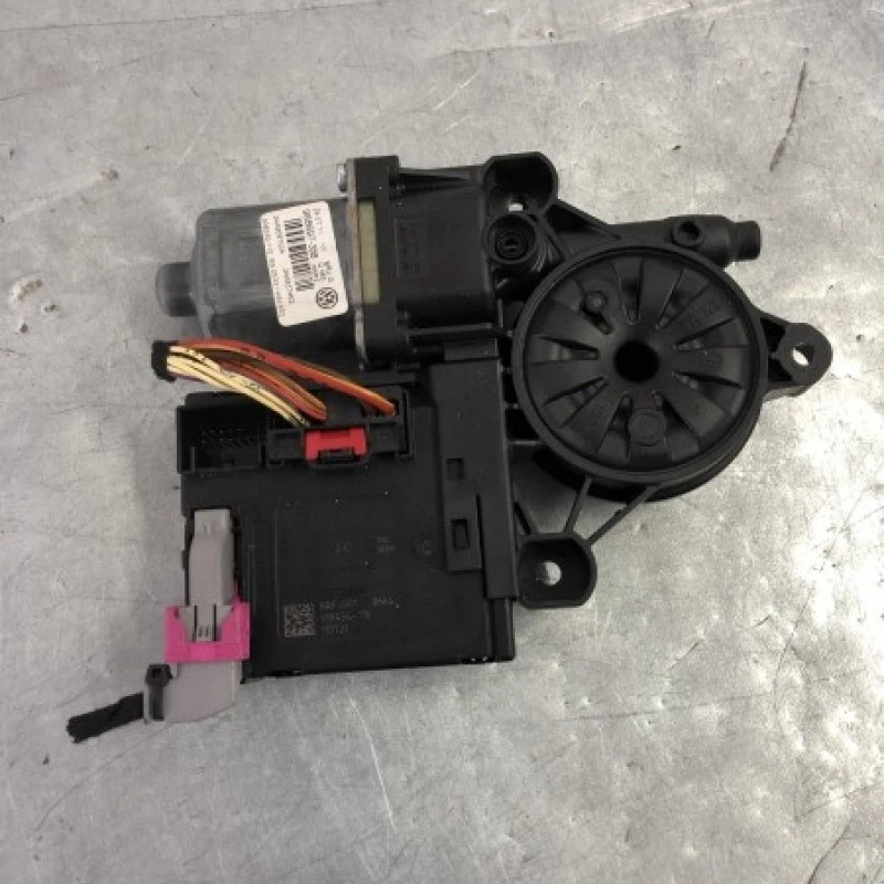 Modul confort usa dreapta fata Volkswagen Passat B7 2011