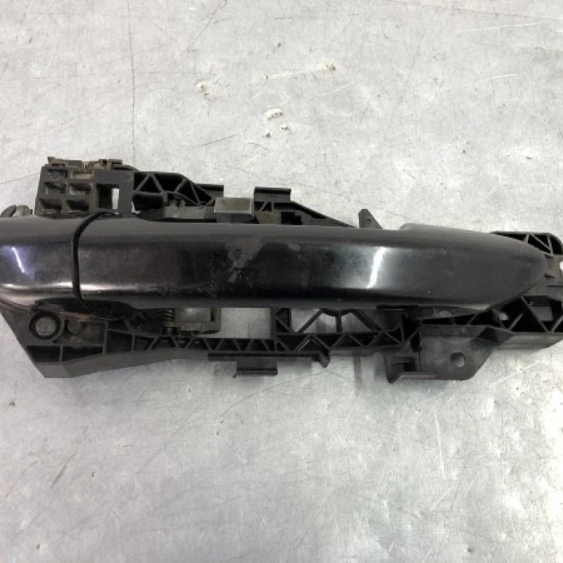 Maner usa dreapta fata / Volkswagen Passat B6 2010 / Caroserie, oglinzi si faruri