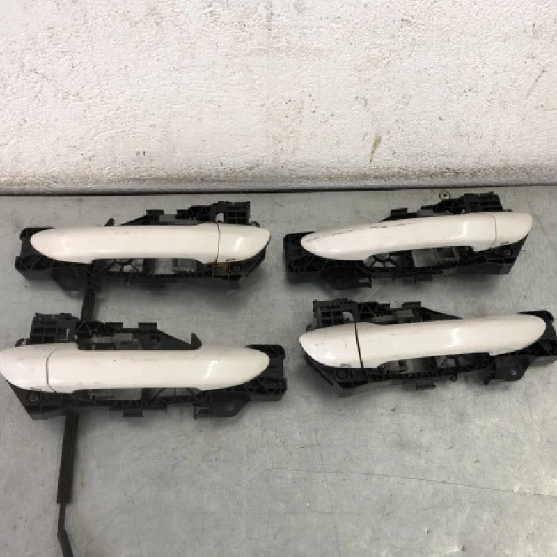 Manere fata spate / Volkswagen Passat B6 2010 / Caroserie, oglinzi si faruri