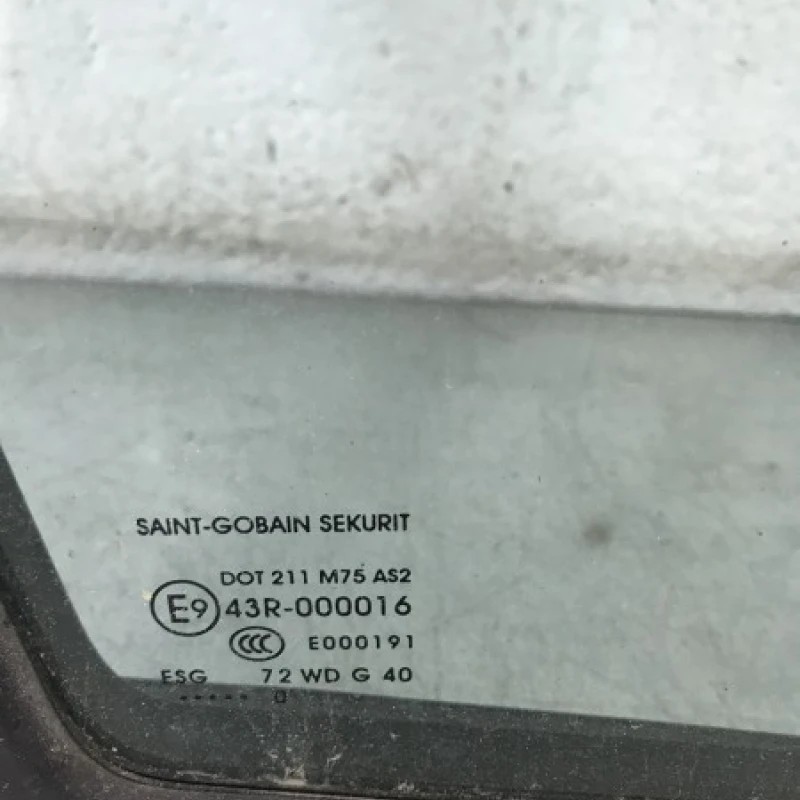 Geam dreapta fata / Volkswagen Crafter 2E/2F 2010 / Caroserie, oglinzi si faruri