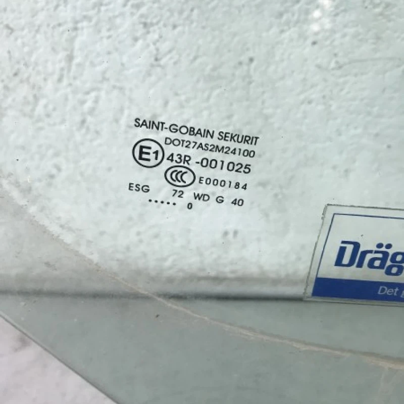 Geam dreapta fata / Volkswagen Crafter  2010 / Caroserie, oglinzi si faruri