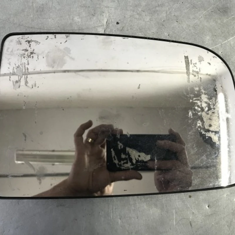 Sticla oglinda stanga Volkswagen 