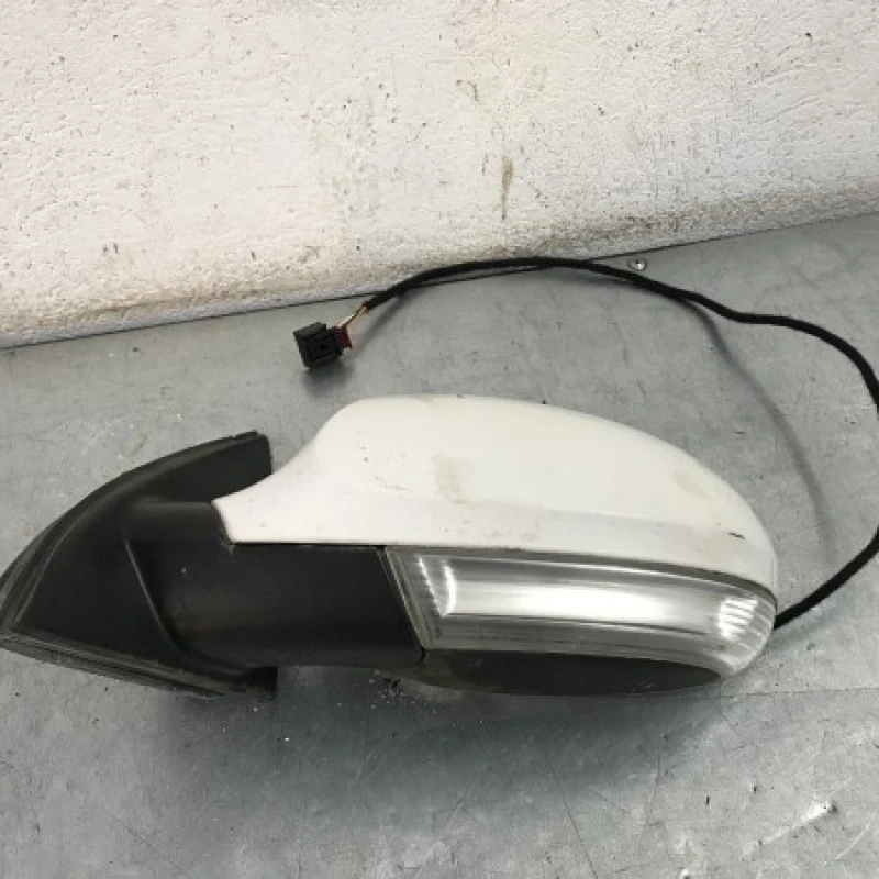 Oglinda stanga / Volkswagen Passat B6 2010 / Caroserie, oglinzi si faruri
