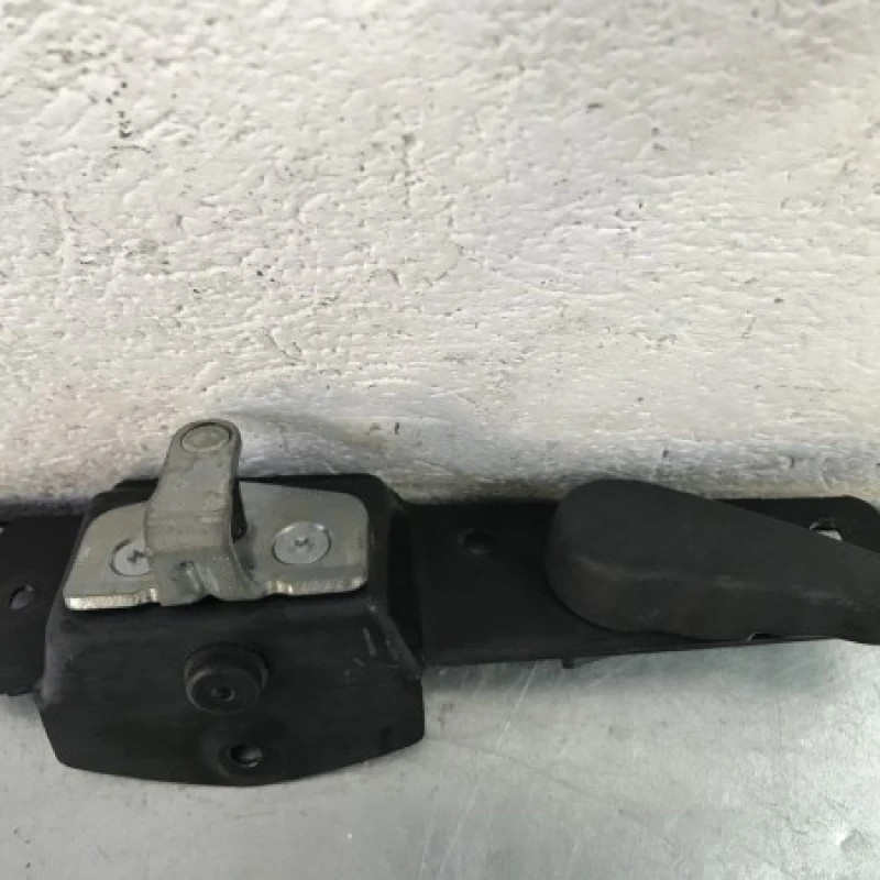 Incuietoare / Opel Vivaro Vivaro A 2012 / Caroserie, oglinzi si faruri