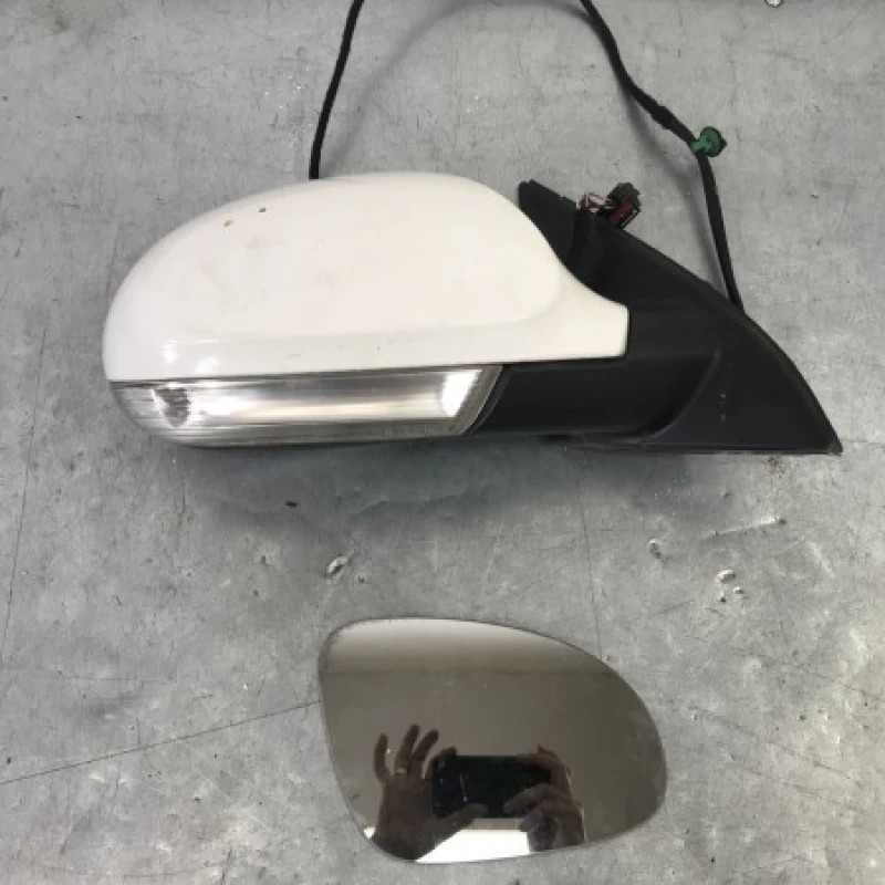 Oglinda dreapta / Volkswagen Passat B6 2008 / Caroserie, oglinzi si faruri