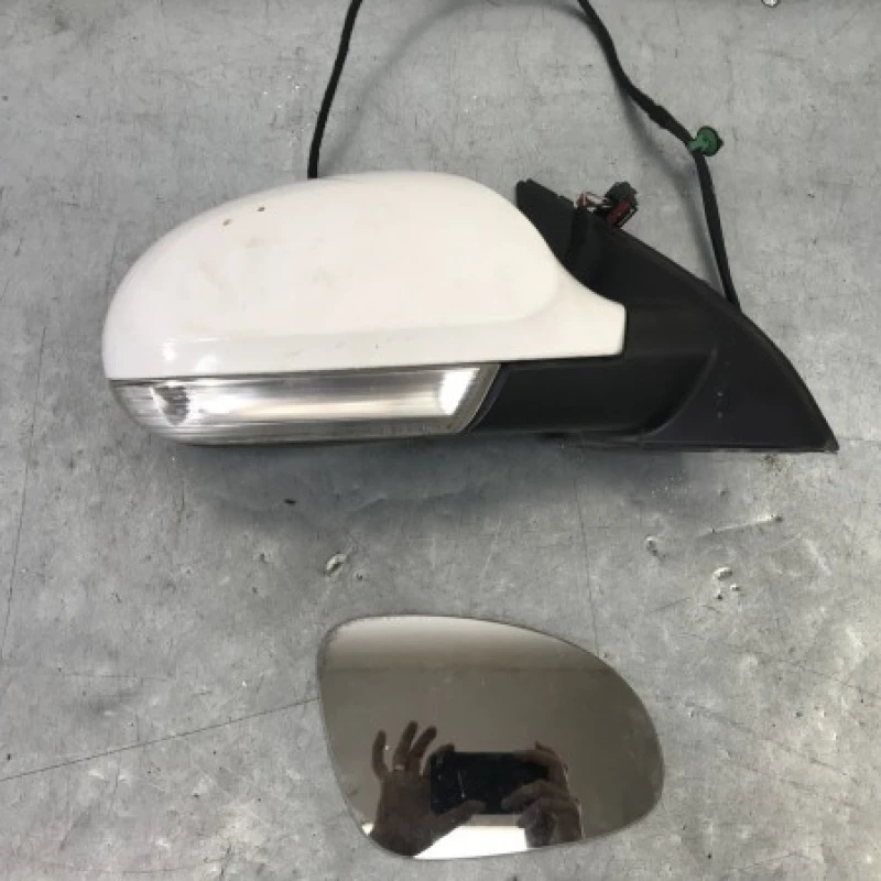Oglinda dreapta / Volkswagen Passat B6 2008 / Caroserie, oglinzi si faruri