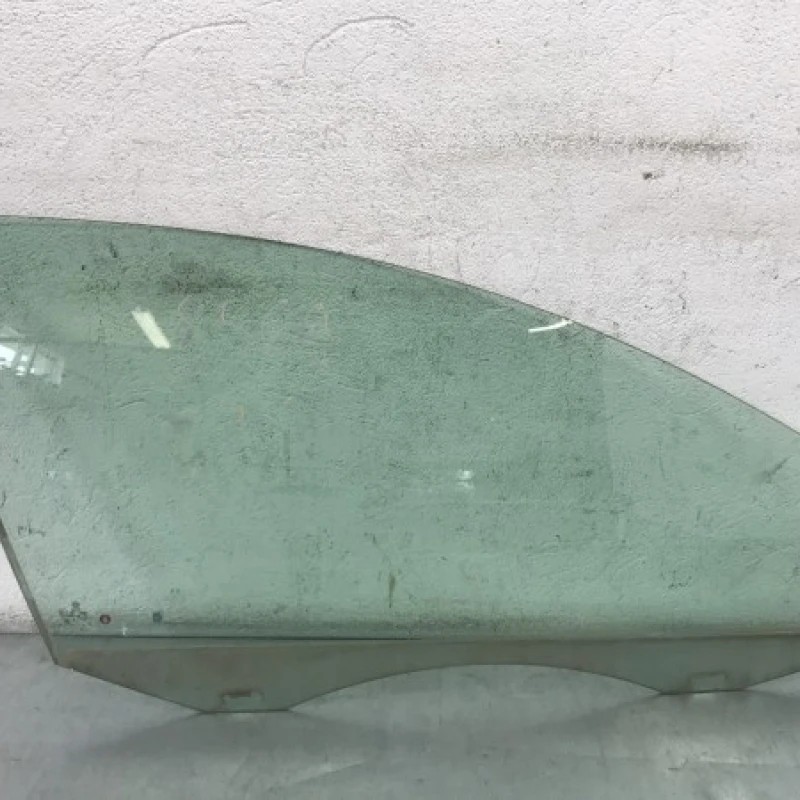 Geam dreapta fata / Volkswagen Passat B6 2008 / Caroserie, oglinzi si faruri