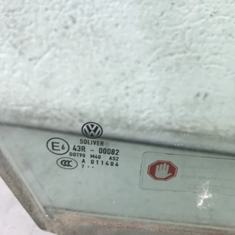 Geam dreapta fata / Volkswagen Passat B6 2008 / Caroserie, oglinzi si faruri