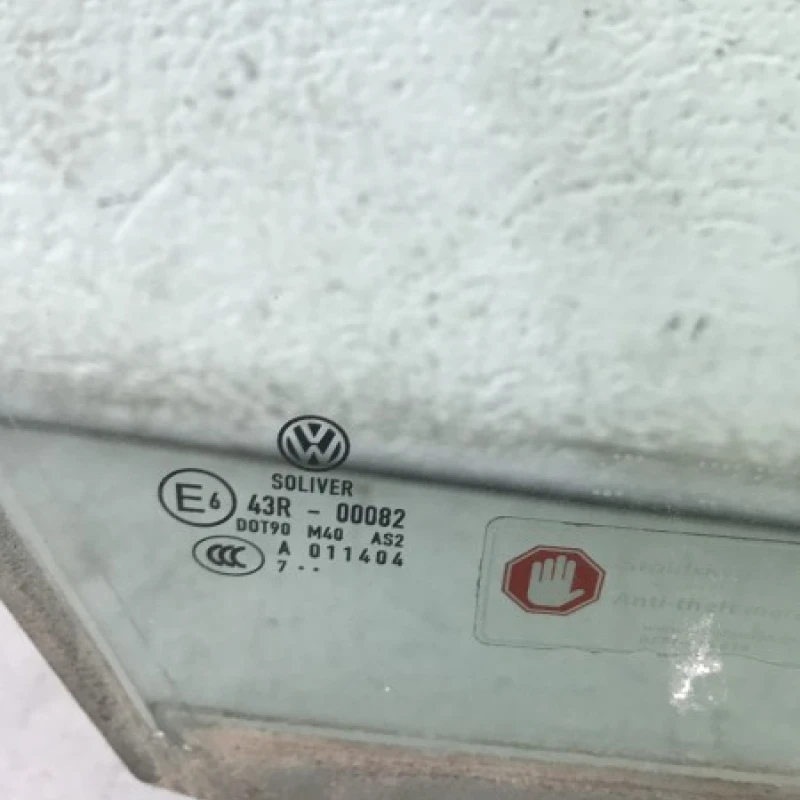 Geam dreapta fata / Volkswagen Passat B6 2008 / Caroserie, oglinzi si faruri