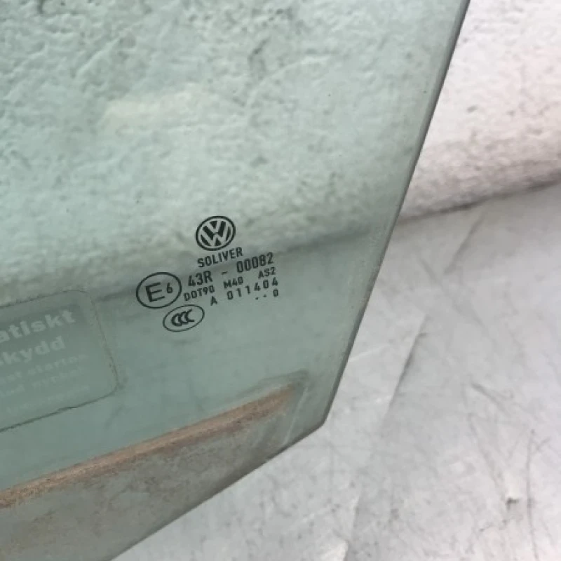 Geam stanga fata / Volkswagen Passat B6 2008 / Caroserie, oglinzi si faruri