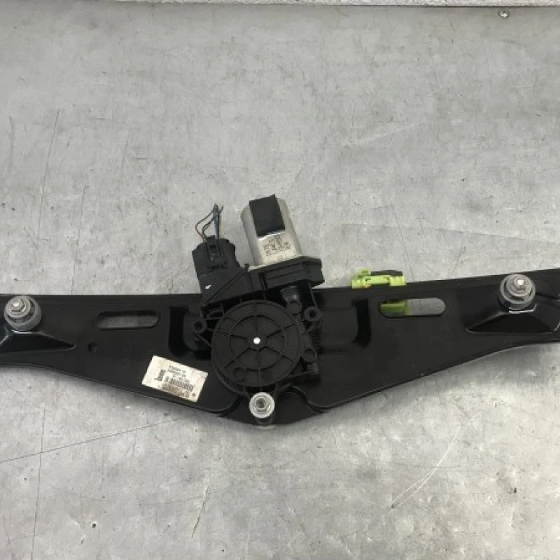Macara usa stanga spate BMW 