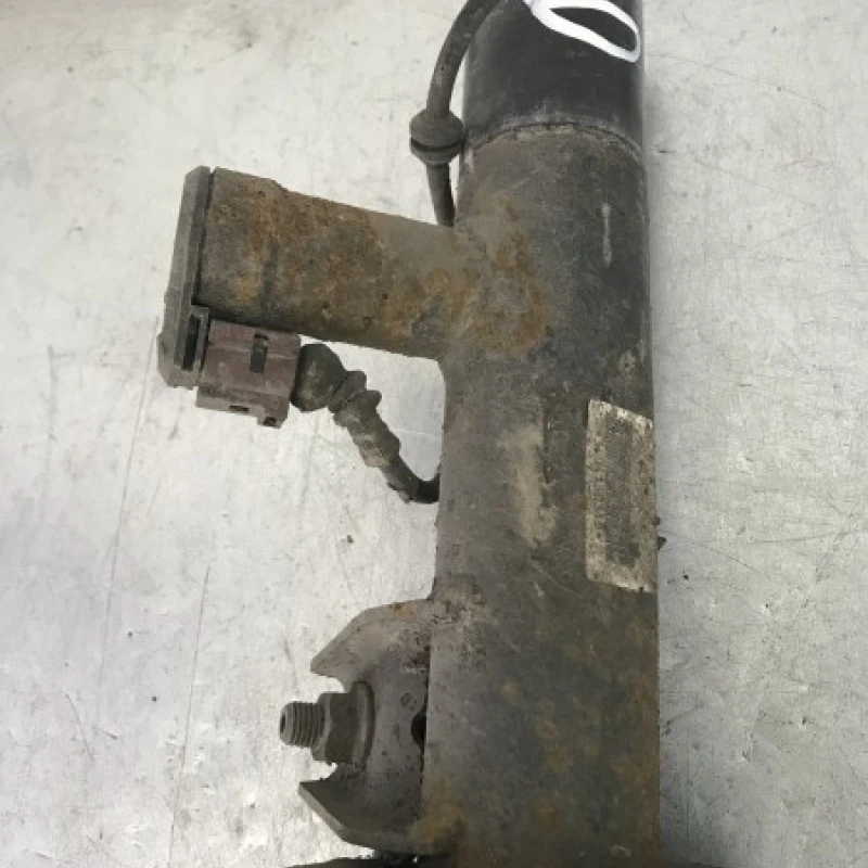Amortizor telescop cu control electronic / Volkswagen Passat CC 2011 / Directie si suspensie