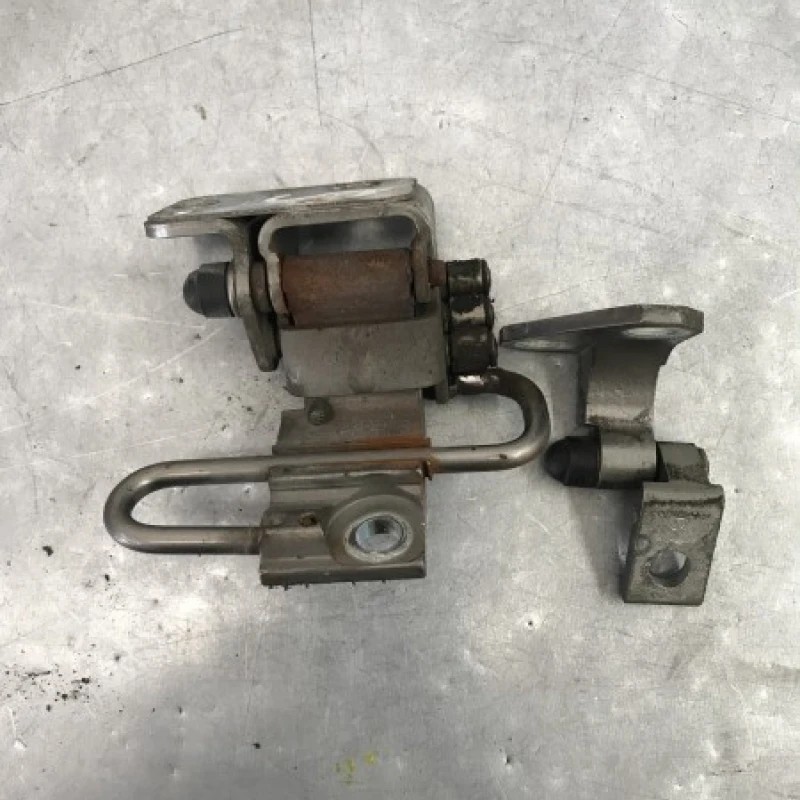 Balamale usa stanga fata / Volkswagen Passat CC 2011 / Caroserie, oglinzi si faruri