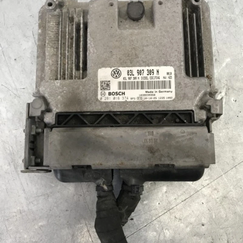 Calculator motor ecu / Volkswagen Passat CC 2011 / Audio si electronice