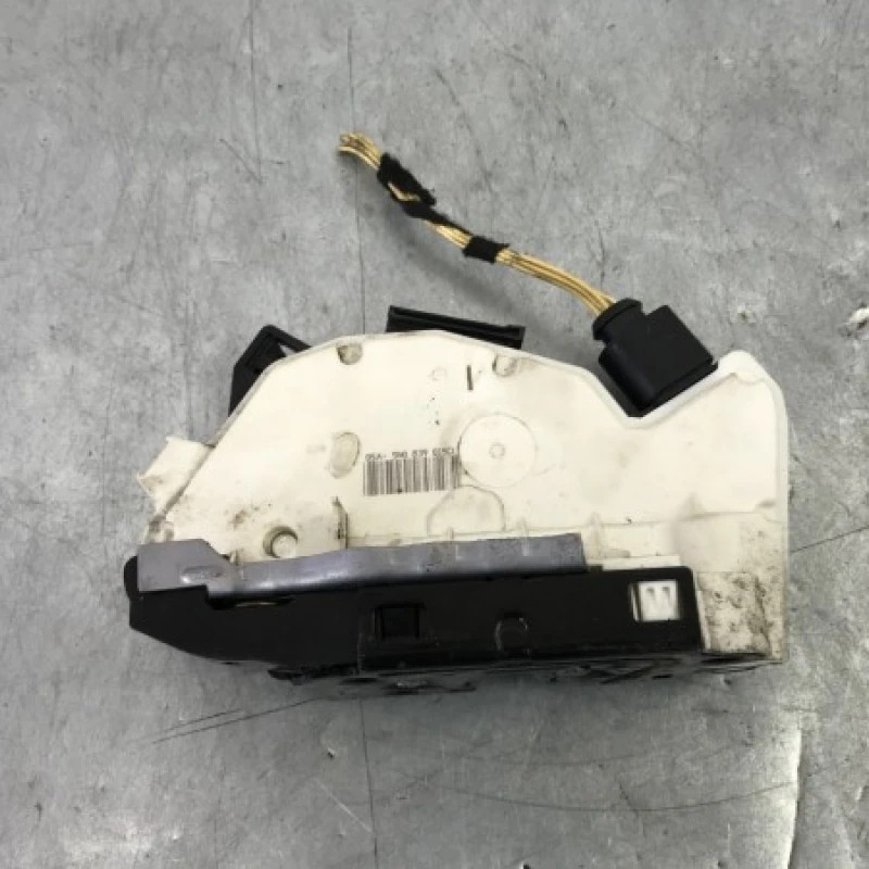 Iala broasca usa stanga spate / Volkswagen Passat CC 2011 / Caroserie, oglinzi si faruri