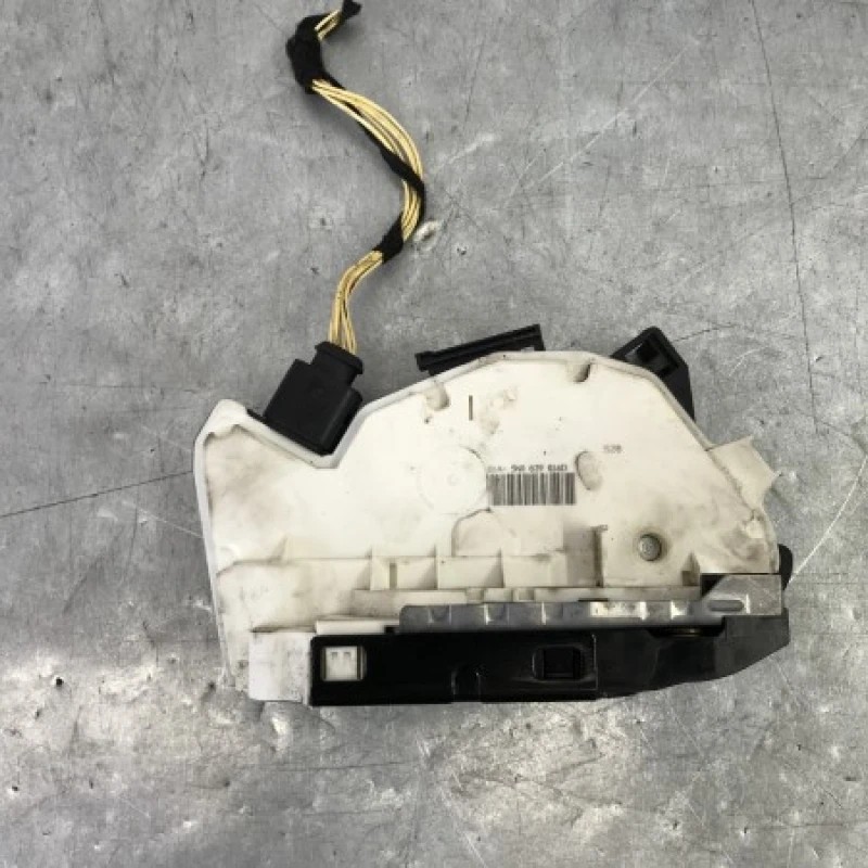 Iala broasca usa dreapta spate / Volkswagen Passat CC 2011 / Caroserie, oglinzi si faruri