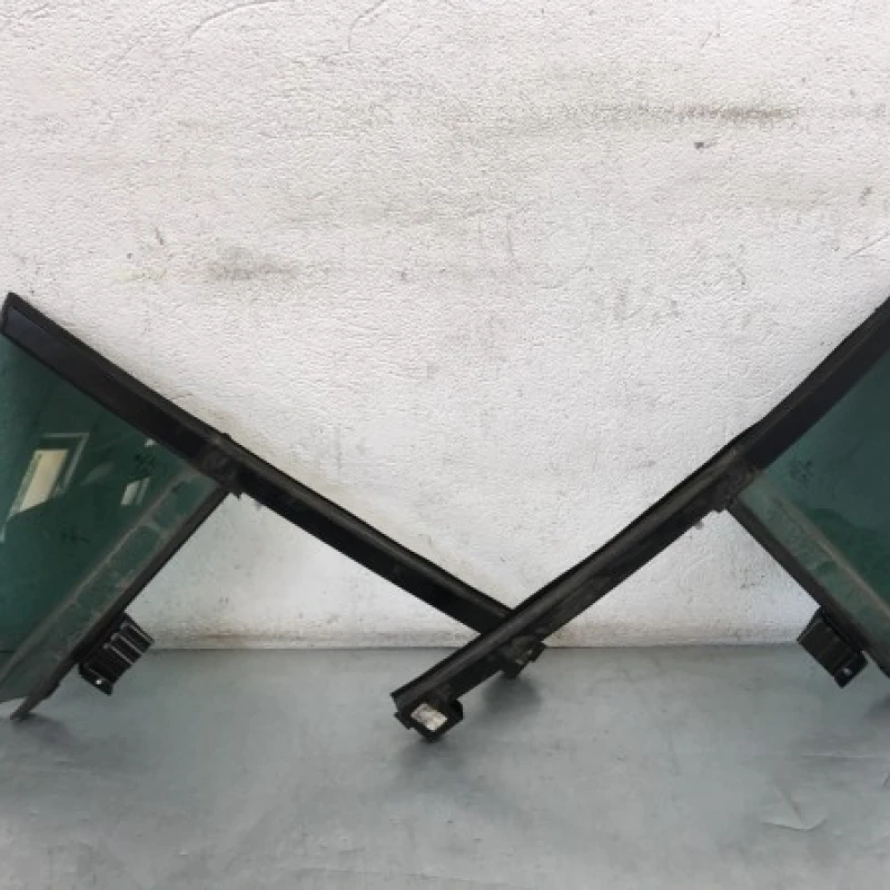 Geam spate mic / Volkswagen Passat CC 2011 / Caroserie, oglinzi si faruri