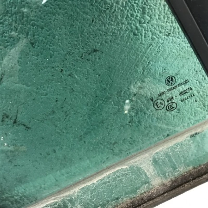 Geam spate mic / Volkswagen Passat CC 2011 / Caroserie, oglinzi si faruri