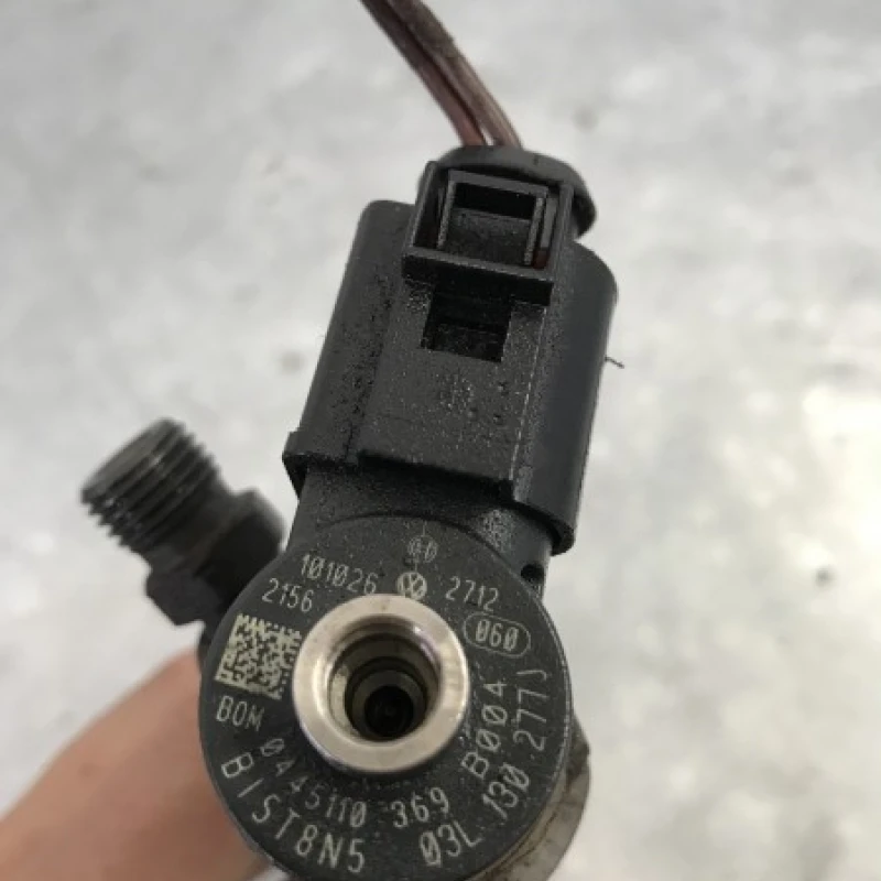 Injector / Volkswagen Passat CC 2011 / Motor, racire si evacuare
