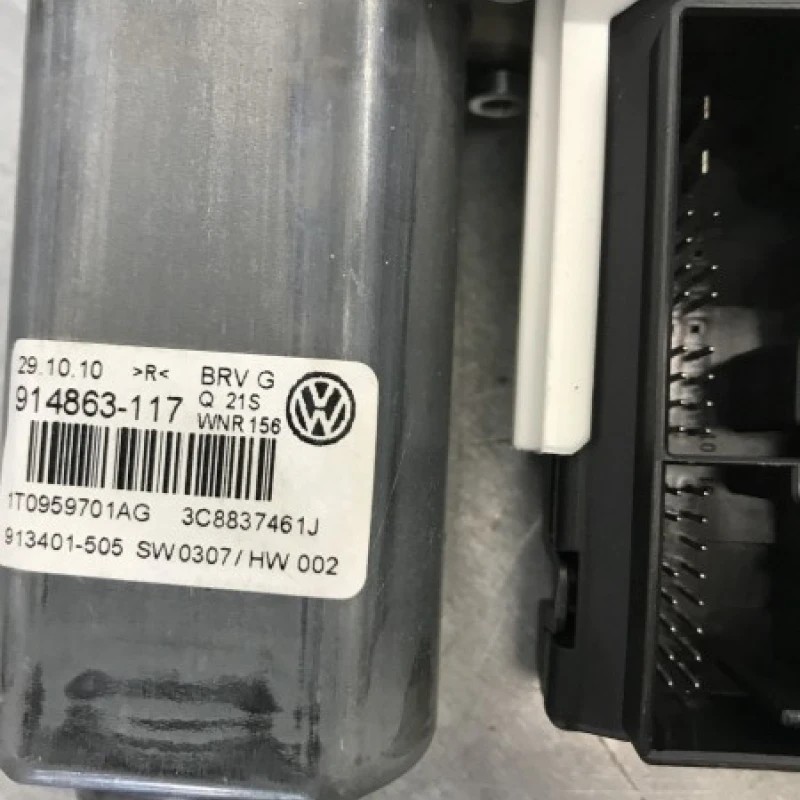 Modul confort usa stanga fata / Volkswagen Passat CC 2011 / Audio si electronice