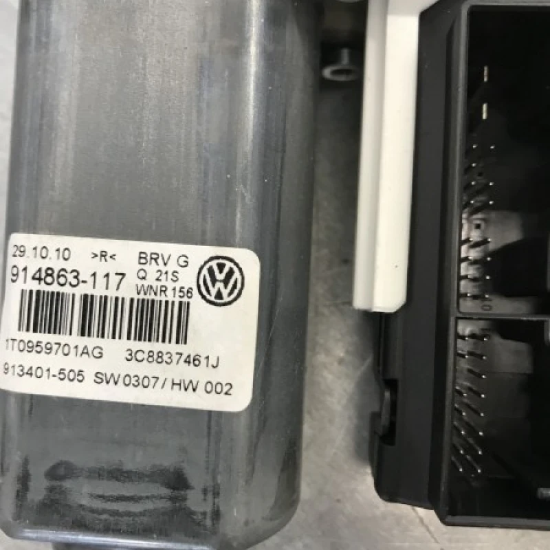 Modul confort usa stanga fata / Volkswagen Passat CC 2011 / Audio si electronice