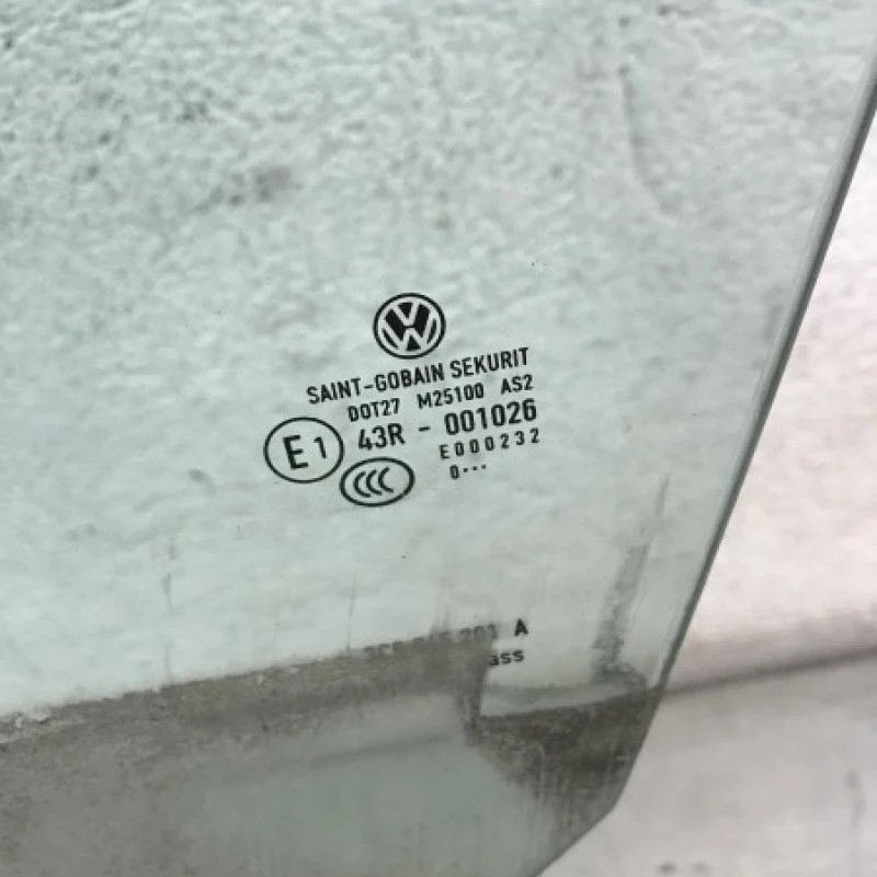 Geam stanga fata / Volkswagen Passat CC 2011 / Caroserie, oglinzi si faruri