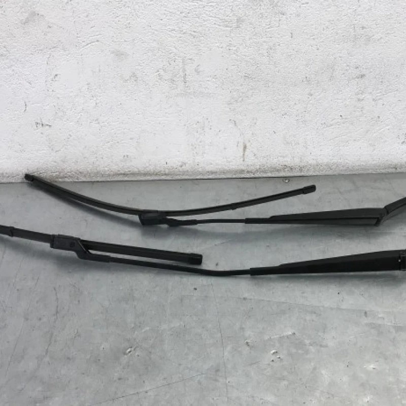 Brate stergatoare fata / Volkswagen Passat CC 2011 / Caroserie, oglinzi si faruri