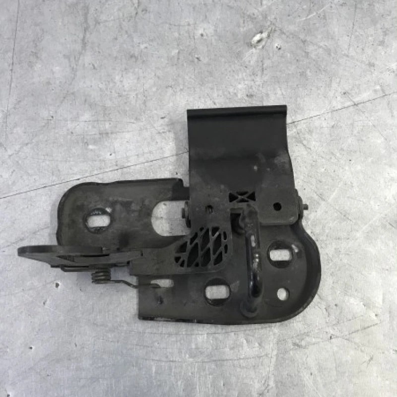 Incuietoare capota / Volkswagen Passat CC 2011 / Caroserie, oglinzi si faruri