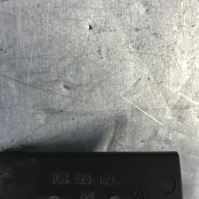 Incuietoare capota / Volkswagen Passat CC 2011 / Caroserie, oglinzi si faruri