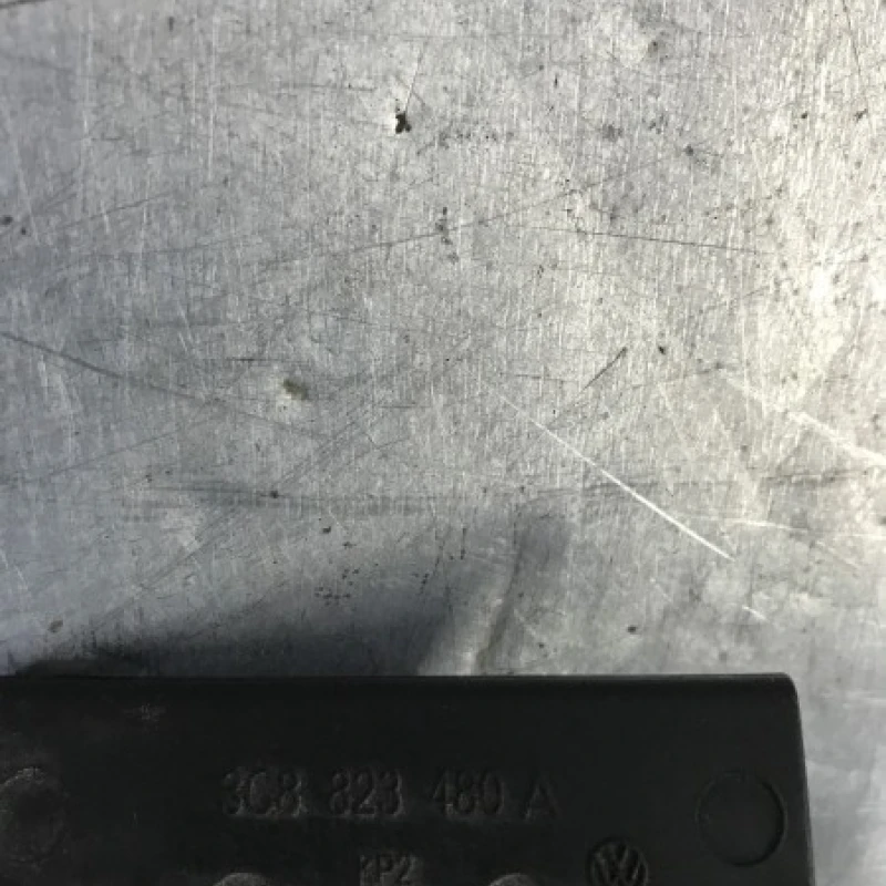 Incuietoare capota / Volkswagen Passat CC 2011 / Caroserie, oglinzi si faruri