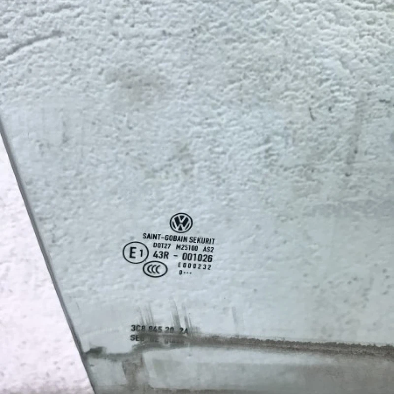 Geam dreapta fata / Volkswagen Passat CC 2011 / Caroserie, oglinzi si faruri