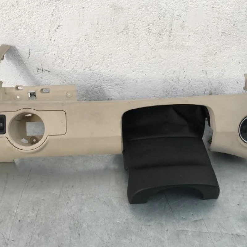 Plastic bord Volkswagen Passat CC 2011