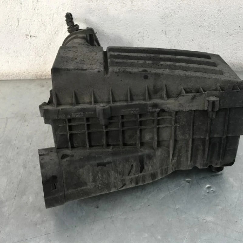 Carcasa filtru aer / Volkswagen Passat CC 2011 / Motor, racire si evacuare
