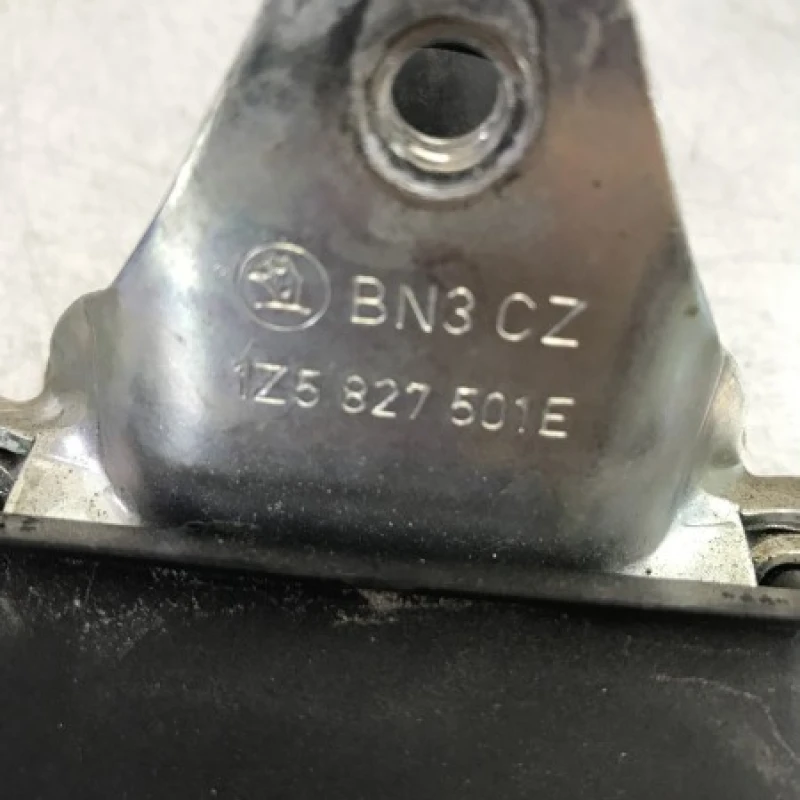 Iala broasca capota / Skoda Octavia 2 1Z 2013 / Caroserie, oglinzi si faruri