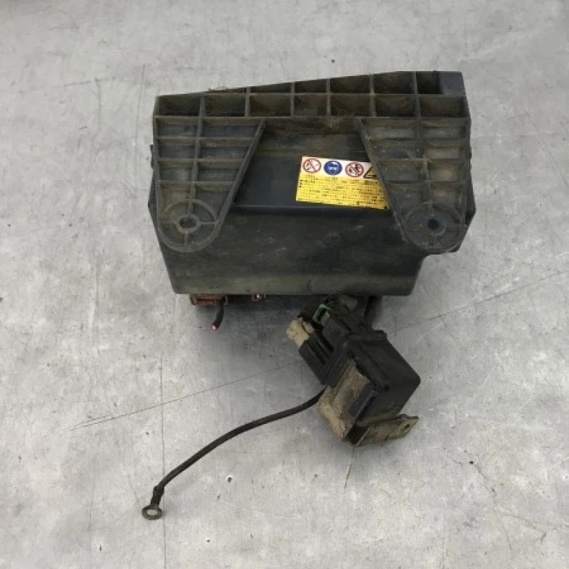 Cutie sigurante / Nissan Navara D22 2002 / Audio si electronice