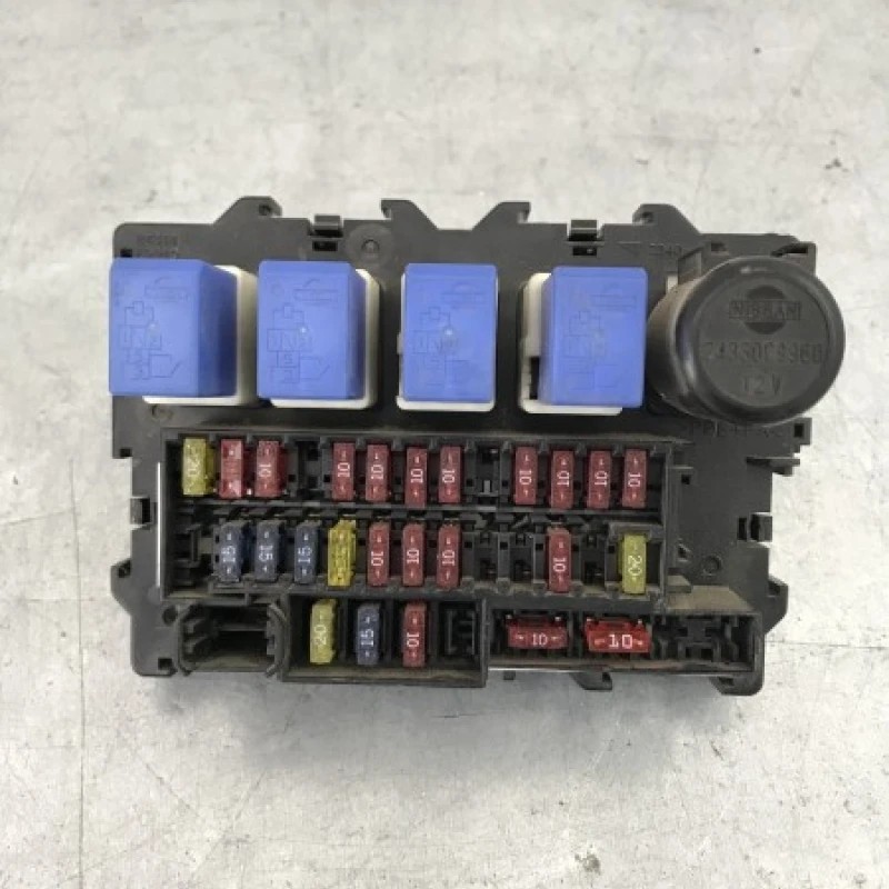 Panou sigurante / Nissan Navara D22 2002 / Caroserie, oglinzi si faruri