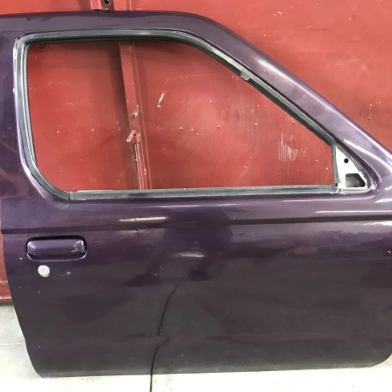 Usa dreapta fata / Nissan Navara D22 2002 / Caroserie, oglinzi si faruri