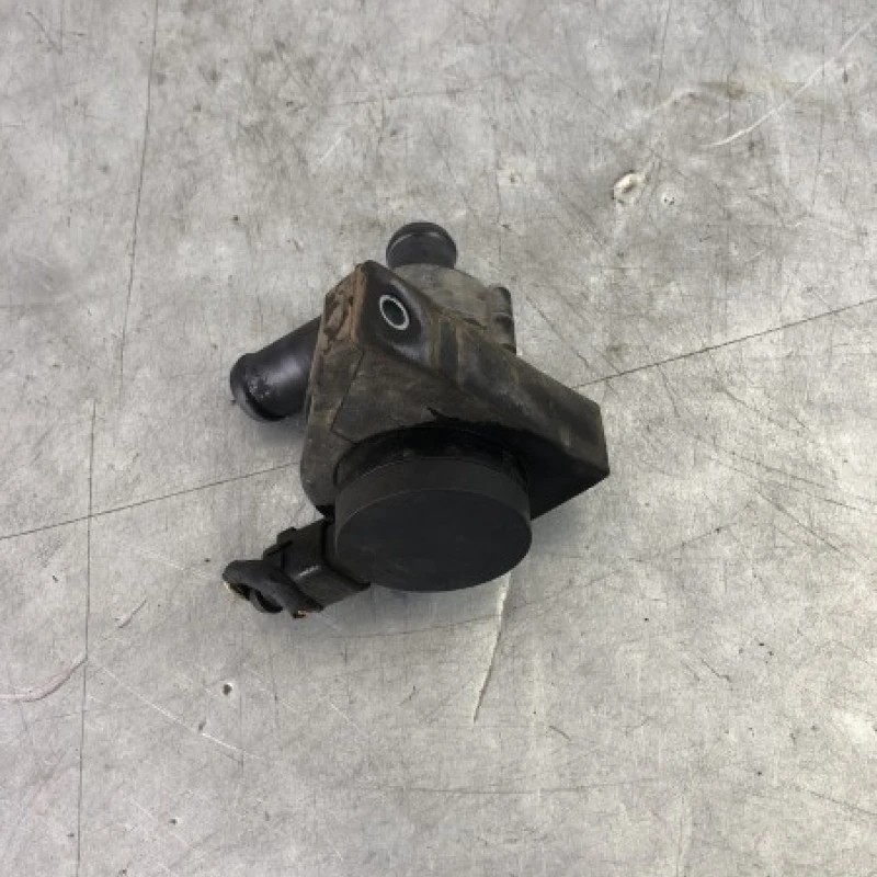 Pompa auxiliara recirculare apa / Volkswagen Polo 6R 2013 / Motor, racire si evacuare