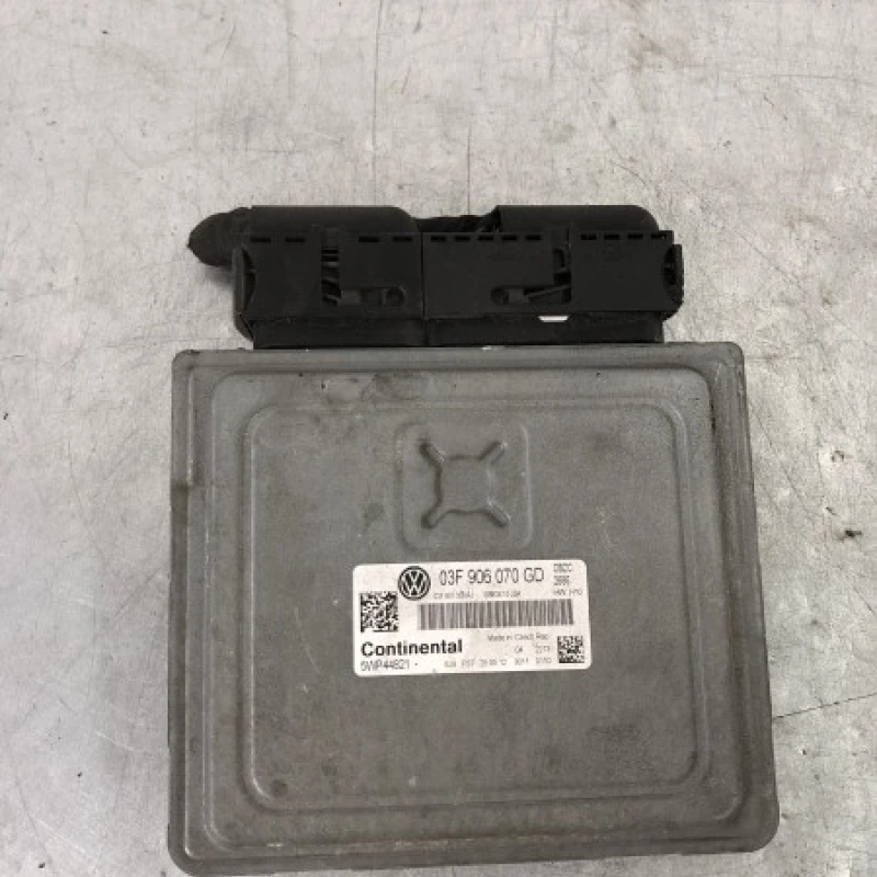 Calculator motor ecu Volkswagen 