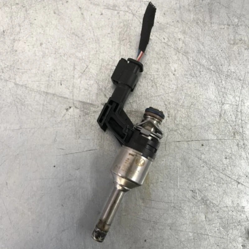 Injector / Volkswagen Polo 6R 2013 / Motor, racire si evacuare