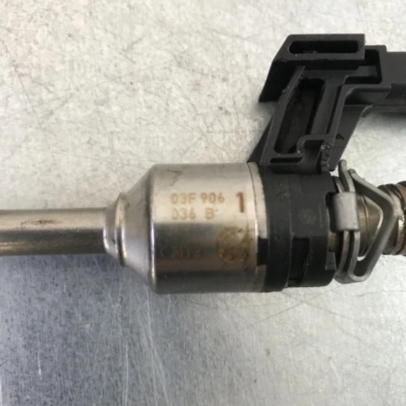 Injector / Volkswagen Polo 6R 2013 / Motor, racire si evacuare
