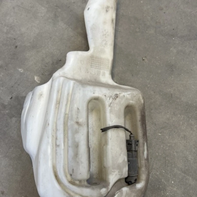 Vas lichid parbriz strop gel / Volkswagen Crafter  2010 / Caroserie, oglinzi si faruri
