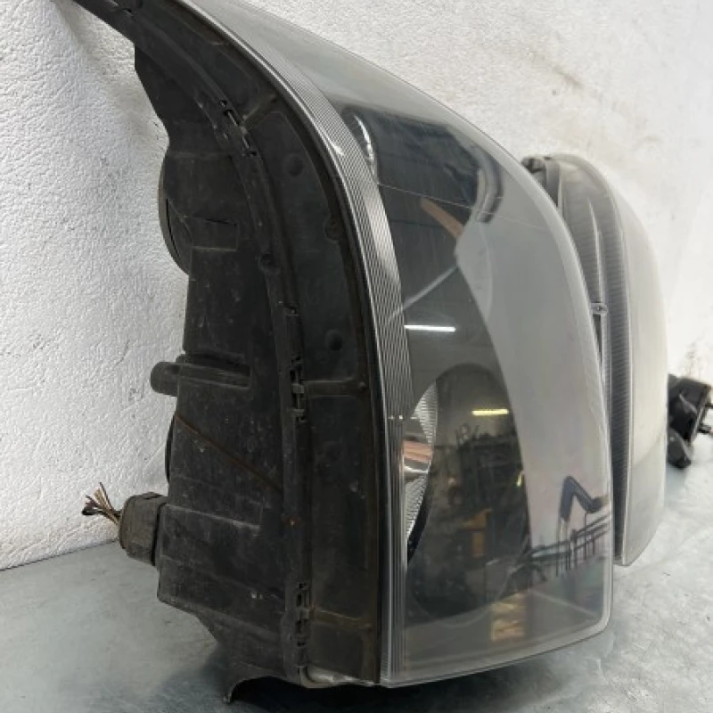 Far dreapta Europa / Volkswagen Crafter  2010 / Caroserie, oglinzi si faruri