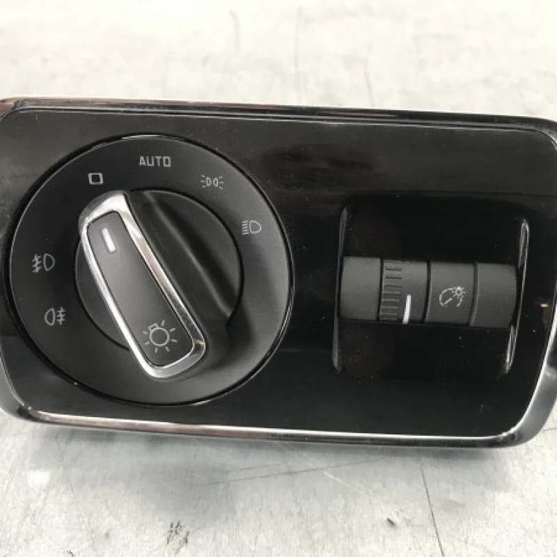 Bloc lumini / Skoda Superb II 3T 2012 / Interior