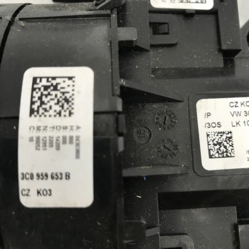 Spira volan cu manete / Volkswagen Passat B6 2010 / Audio si electronice