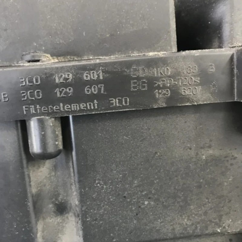 Carcasa filtru aer / Volkswagen Passat B6 2010 / Motor, racire si evacuare