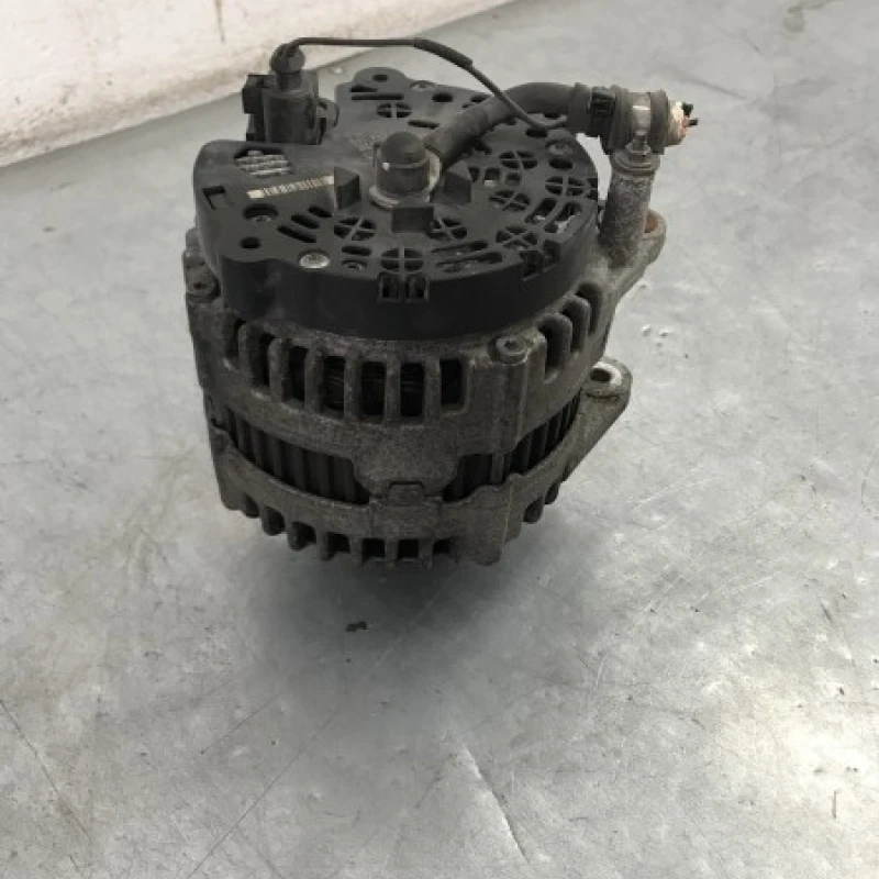 Alternator / Volkswagen Passat B6 2010 / Motor, racire si evacuare